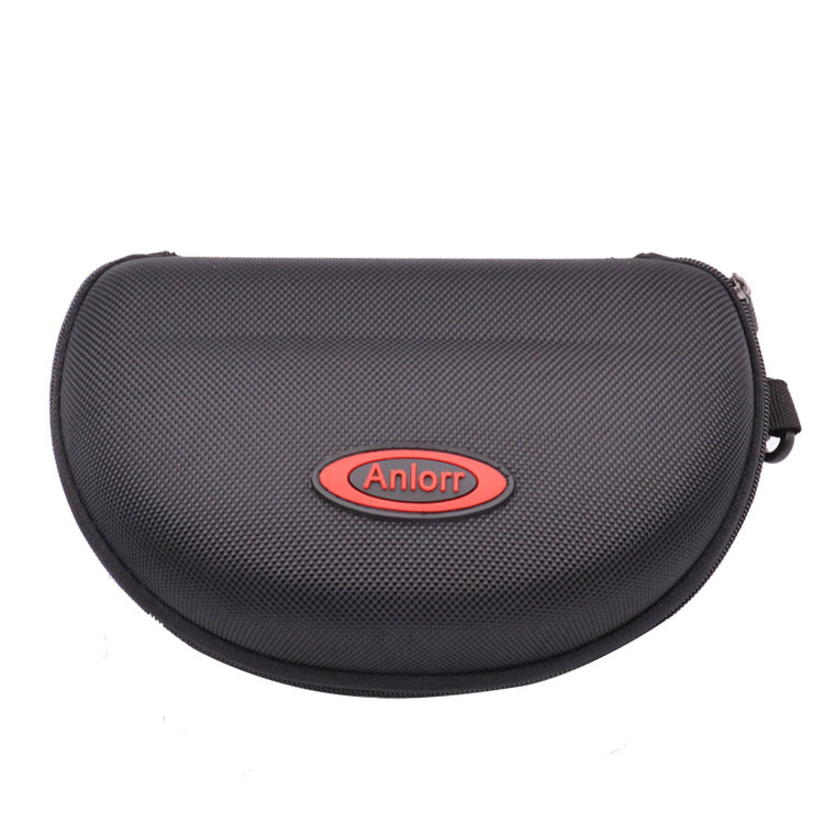 Ulkoiluurheiluun tarkoitetut koripallolasit voidaan ripustaa turvallisesti ja suojatusti. Aurinkolasit ovat muodikkaat ja hienostuneet._voghion.com