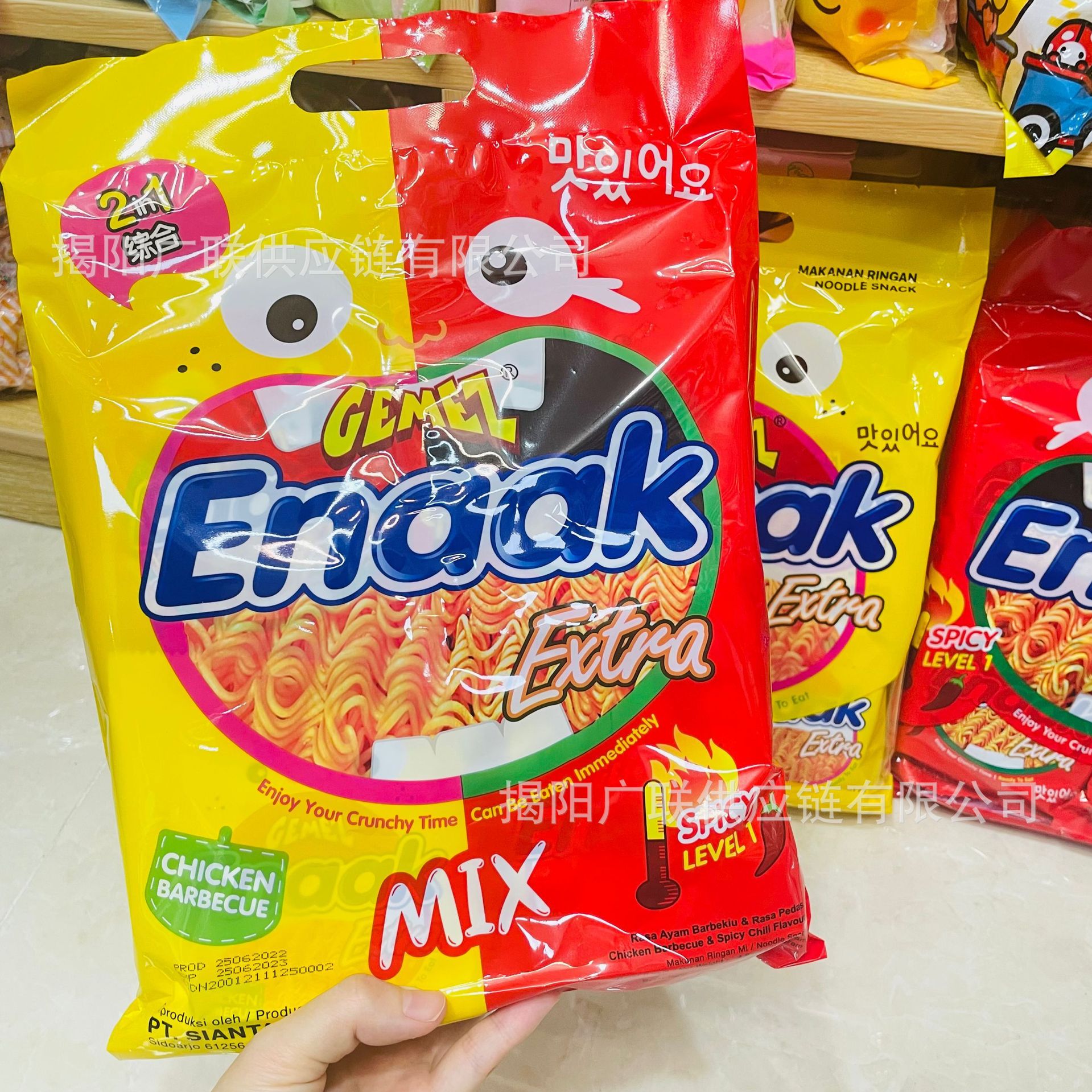 批发印度尼西亚进口GEMEZ小鸡干脆面烧烤双拼原味香辣点心面232g