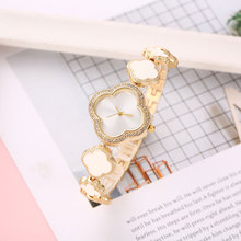 ���Q���N�r��Ůʿ�ֱ����~����朱������C����|Ů���ֱ�ʯӢ��
