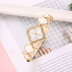���Q���N�r��Ůʿ�ֱ����~����朱������C����|Ů���ֱ�ʯӢ��