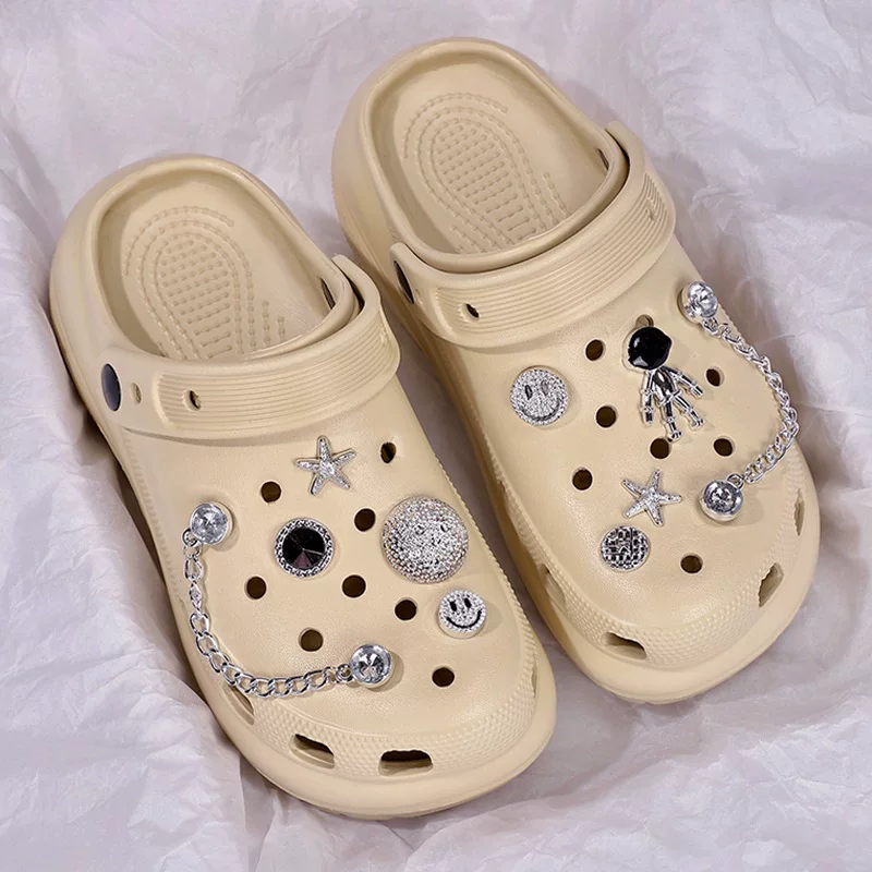 Женские Croc обувь высокого класса для верхней одежды 2024 летняя мода DIY кристаллы медведь пляж домашняя двойная пара сандалий и тапочек
