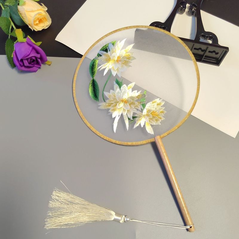 両面のシルクの刺繍の透明な漢服のチャイナドレスは写真を撮ります。|undefined