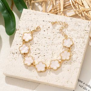 欧美ins时尚优雅幸运五瓣花手链女 跨境新款五叶花饰品 厂家直供