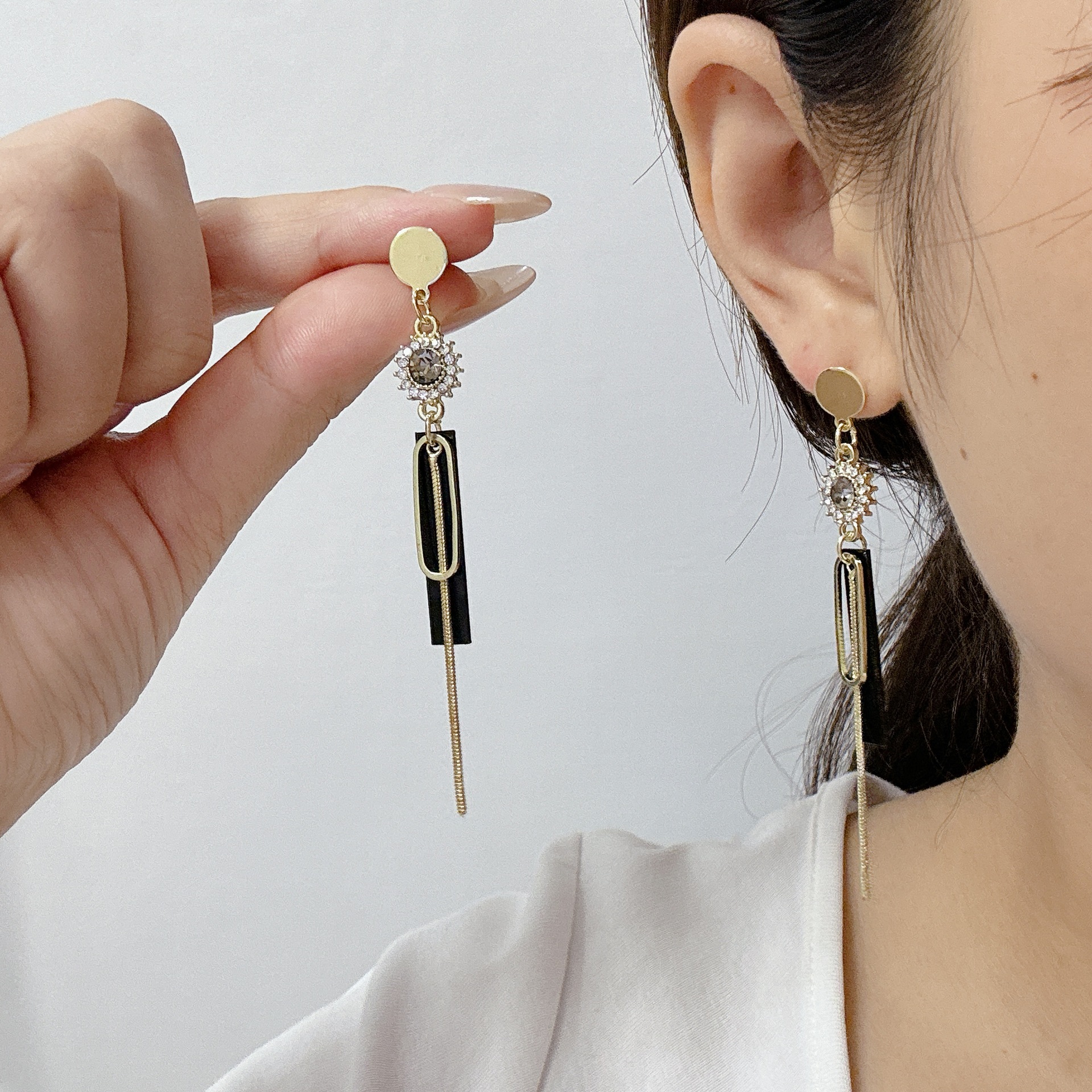 Korean retro geometric fashionable elegant design earrings