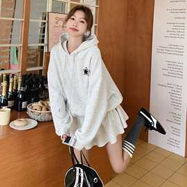 实拍减龄休闲运动风套装女2026春季新款松弛感卫衣显瘦短裙两件套