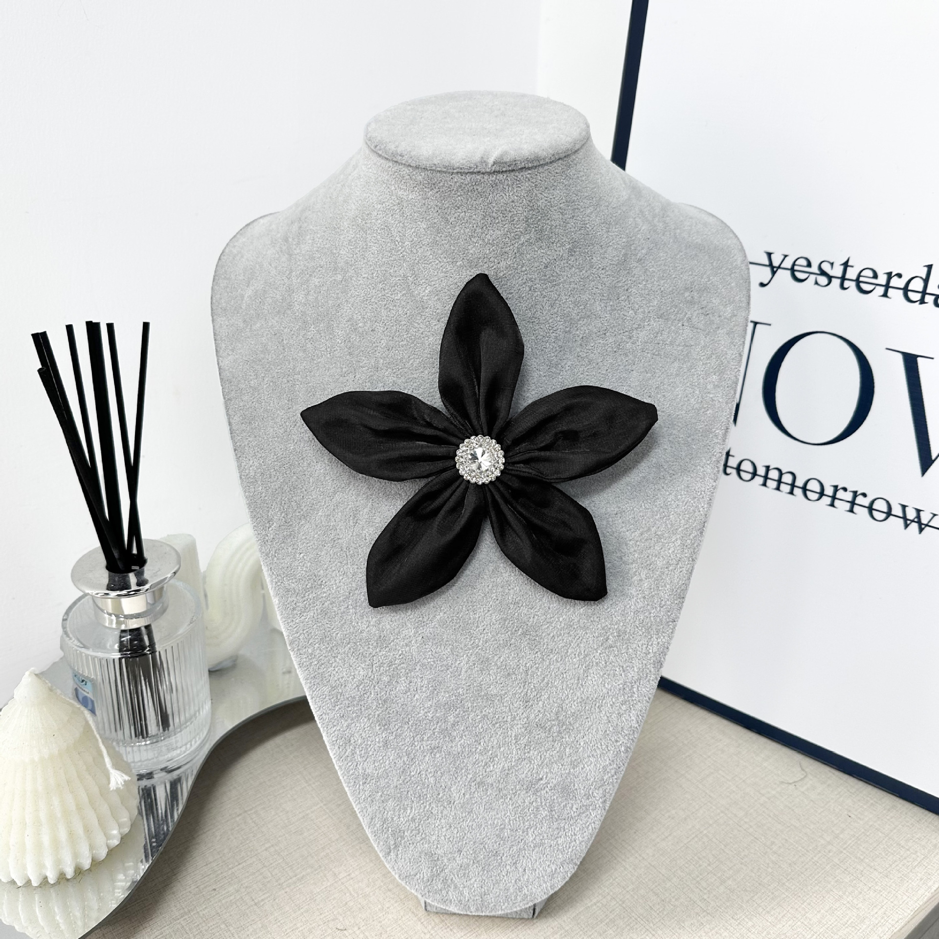 Nuevos accesorios de tela de diamante multiangular 14cm accesorios de flores de perlas cosidas a mano accesorios de ropa para niños