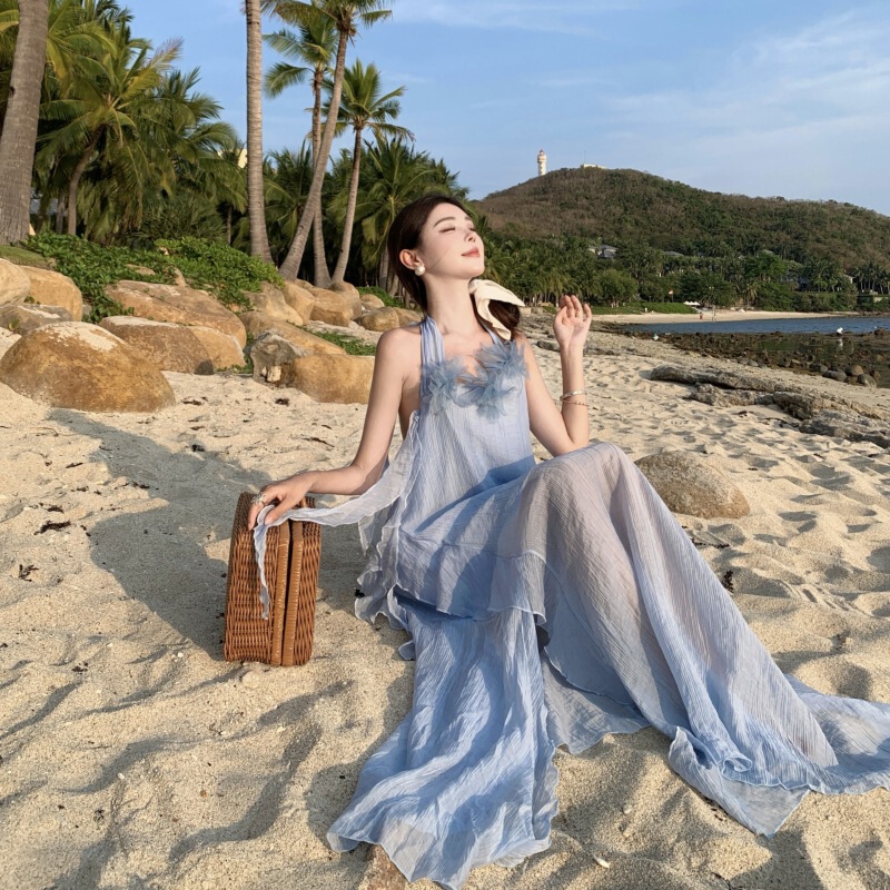 In-Stock Light Luxury Niche Loose Blue Halter Neck Robe with Three-Dimensional Floral Holiday Dress Bridal Morning Shoot Gown