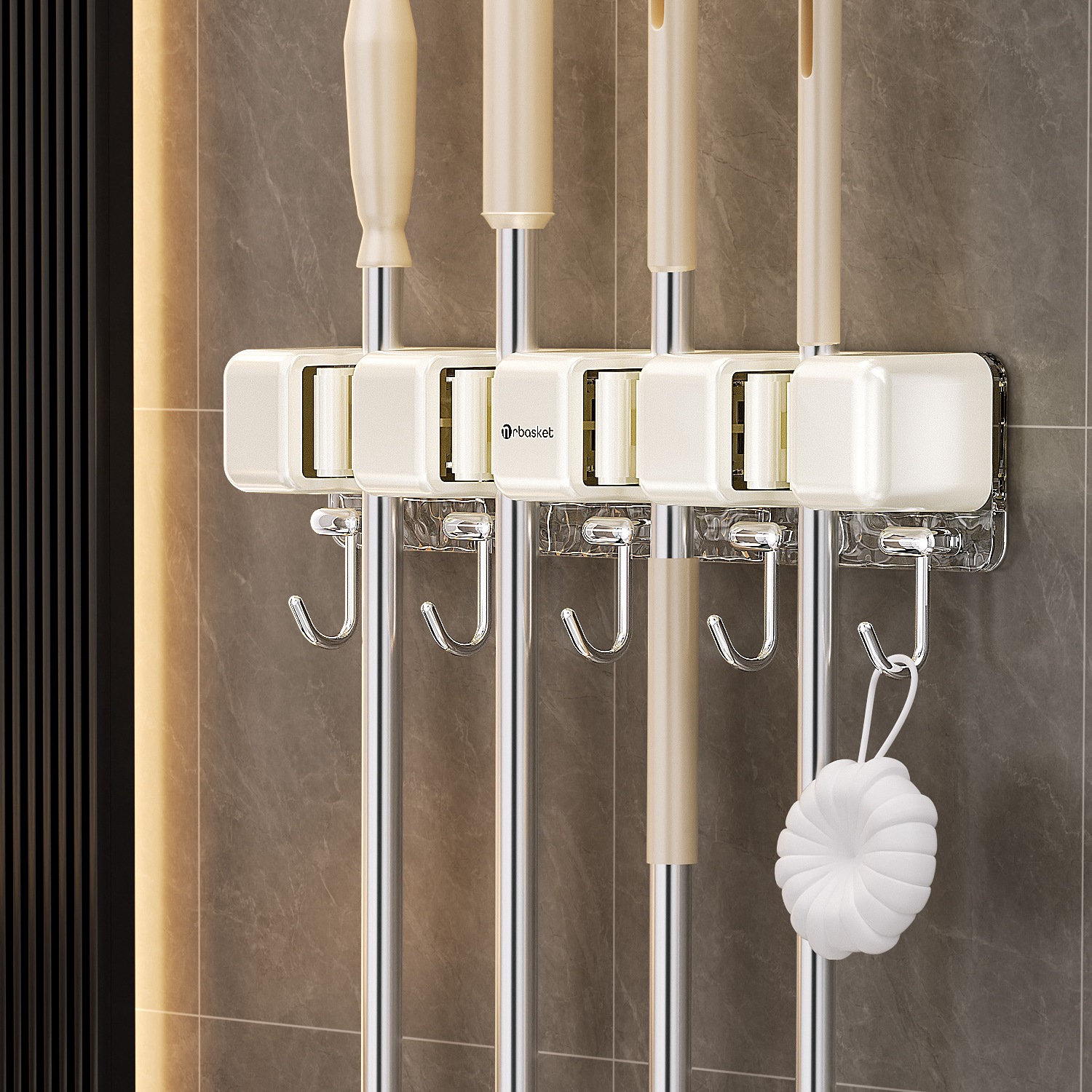 Estante de la fregona gancho fregona clip Punch-free montado en la pared baño fregona rack de almacenamiento fuerte hebilla fija escoba clip