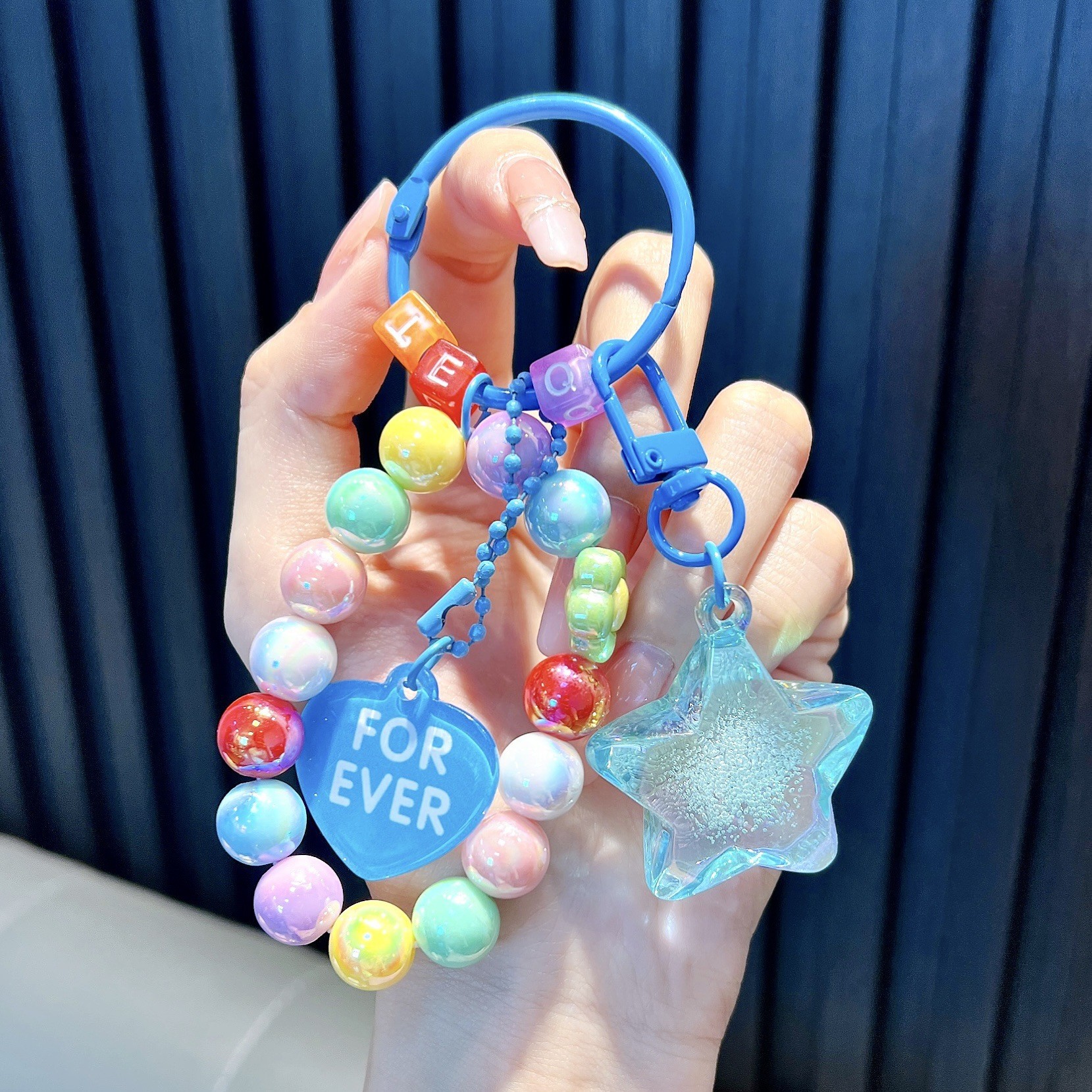 Cuentas de asiento osos colgantes de llaves de bolsos acrílicos exquisitos colgantes de llaves de automóvil colgantes pequeños regalos al por mayor