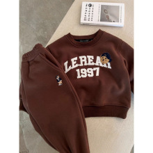 �W�����⃺ͯ���b������ͯ��ͨС�ܼӽq�l��Ůͯһ�w�q�lѝ�ɼ���