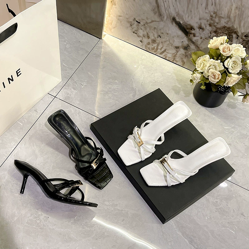 Туфли на высоком каблуке женские каменные черные лакированные золотые квадратные пряжки