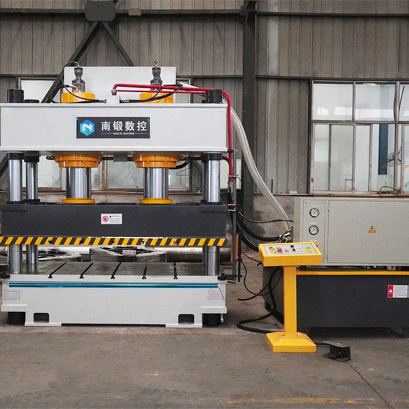 315吨彩石金属瓦液压机 彩钢瓦成型压力机 彩石瓦油压机生产线