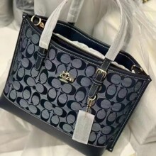 �ܼ�2025�¿�moille����25��������μ�б����ϻ�ͨ�ڽ����ϻ�Ů