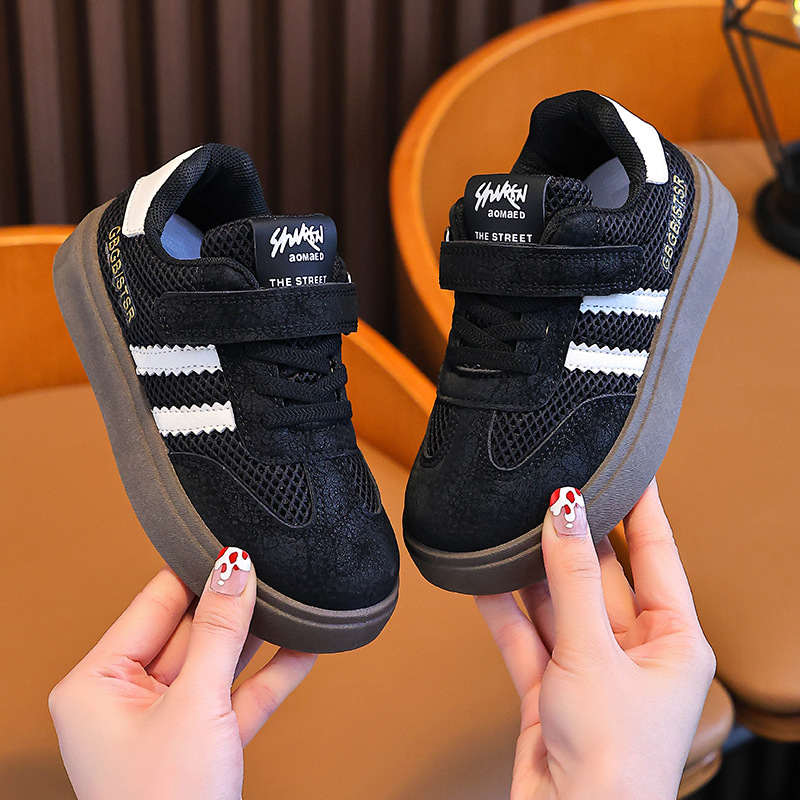 Zapatos de skate para niños 2025 nuevos niños primavera y otoño baja malla transpirable zapatos deportivos casuales antideslizantes zapatos de entrenamiento alemán