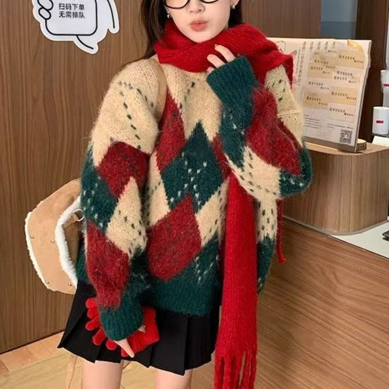 Contrast Color Diamond Pattern Christmas Sweater for Women, New Winter Style, Lazy Loose Design, Soft and Trendy Long-Sleeved Knitwear