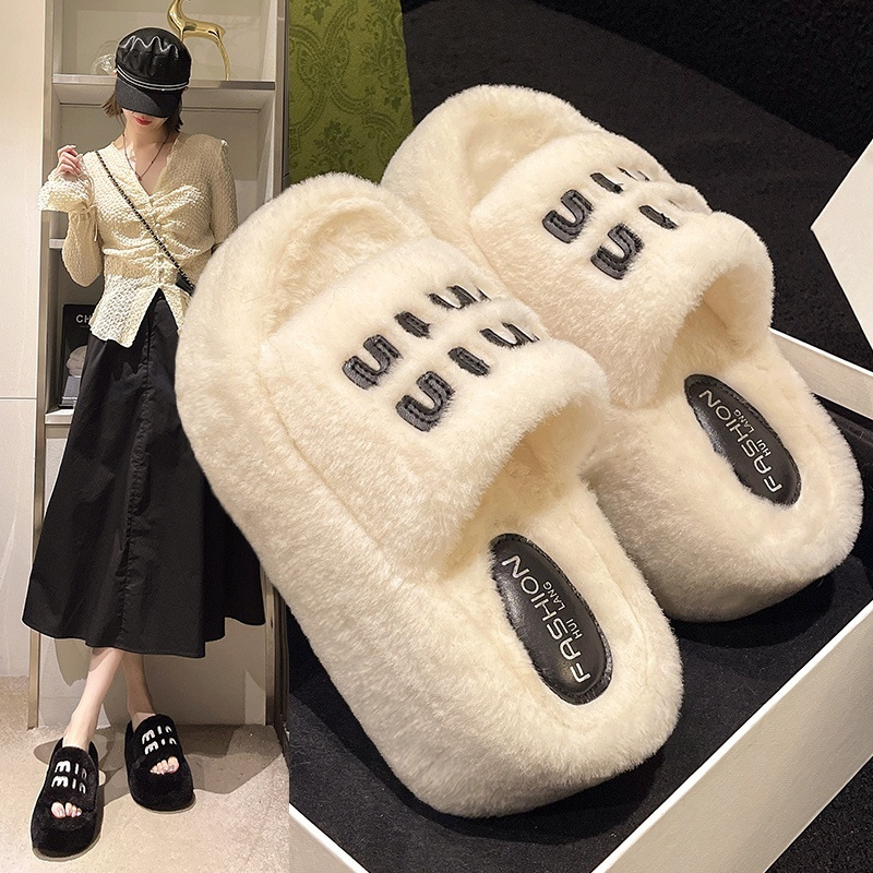 厚い底の毛のスリッパの女性の外は2024新しい秋冬のファッションの毛のふわふわしているネットの赤い家庭の1字の綿のスリッパを着ます。|undefined