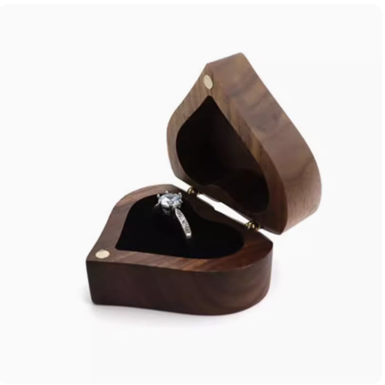 Caja de anillo creativo en forma de corazón romántico pareja Nogal Negro madera anillo de amor caja de almacenamiento de joyería de madera maciza