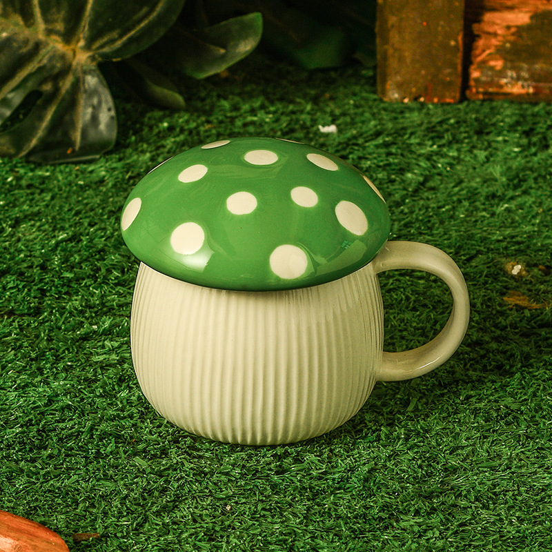 Corazón de una niña taza de hongos rojos cubierta encantadora cubierta de cubierta esmalte de color puede microondas taza de cerámica de alto valor para el hogar