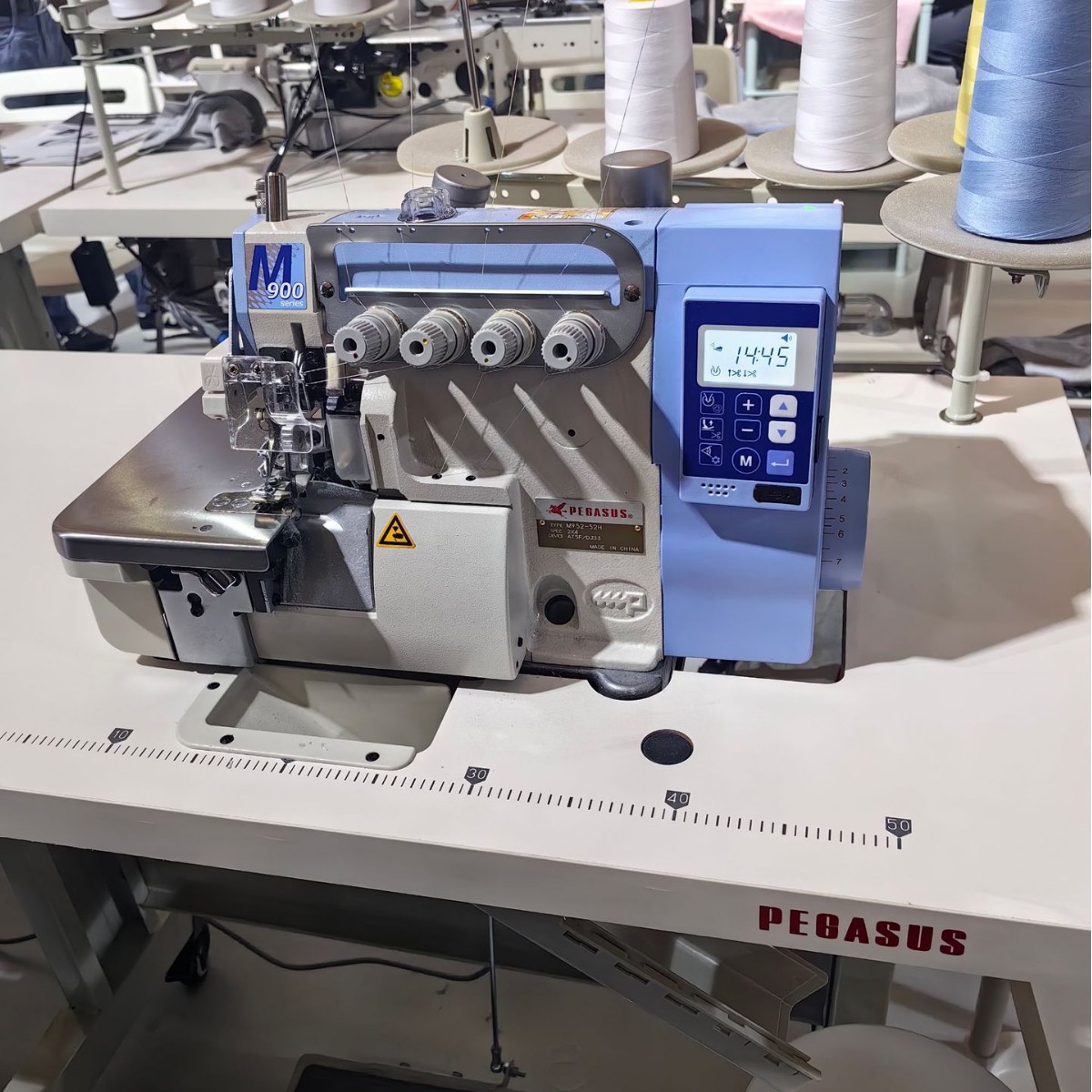 Máquina automática de bloqueo de bordes Pegasus Jack, máquina eléctrica de supervelocidad de bordes de cuatro hilos, máquina automática de bordes, máquina de costura de envoltura de computadora