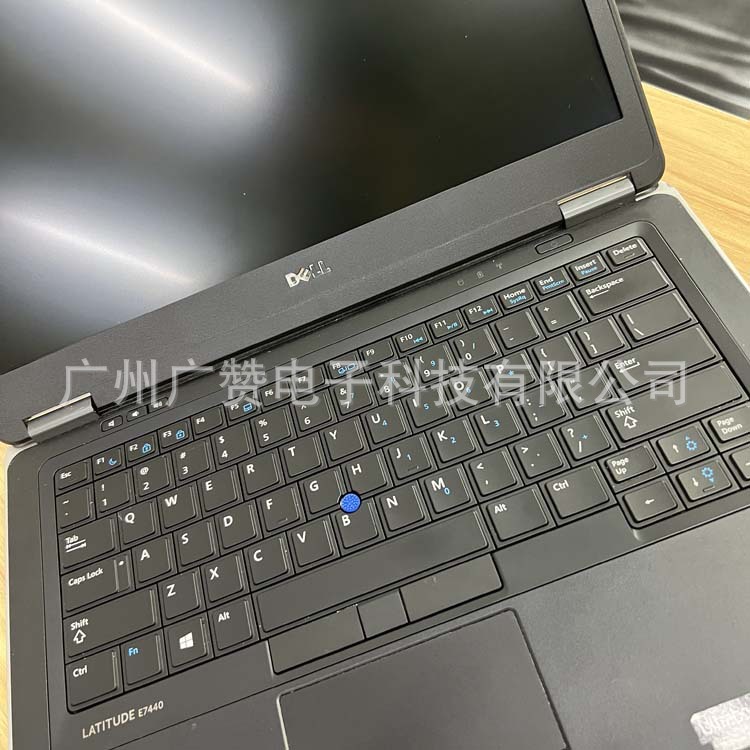ultra thin handheld laptop