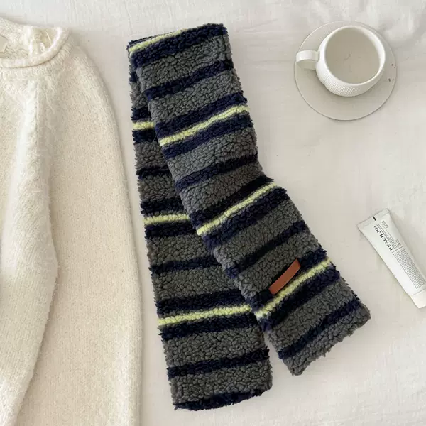 Autumn and winter faux shearling striped scarf for women, thickened for warmth, soft and comfortable, neck-protecting, with a contrasting color design, perfect as an outerwear accessory