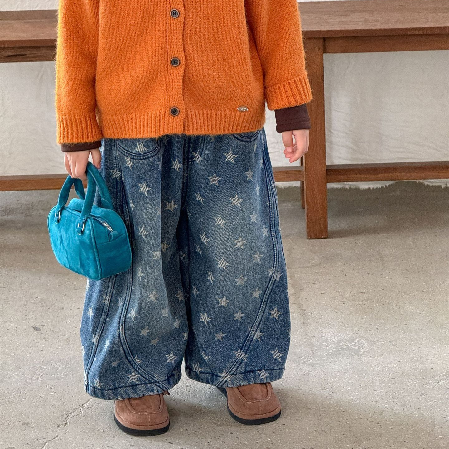 莱抱抱2025冬季韩系新品女童时尚星星设计款直筒加绒牛仔裤阔腿裤