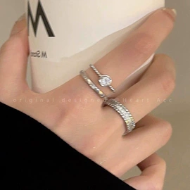 项链;戒指;耳钉