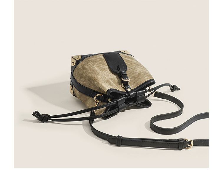 Recommended by internet celebrities for autumn and winter high-capacity commuting shoulder bags, contrasting colors, INS_voghion.com