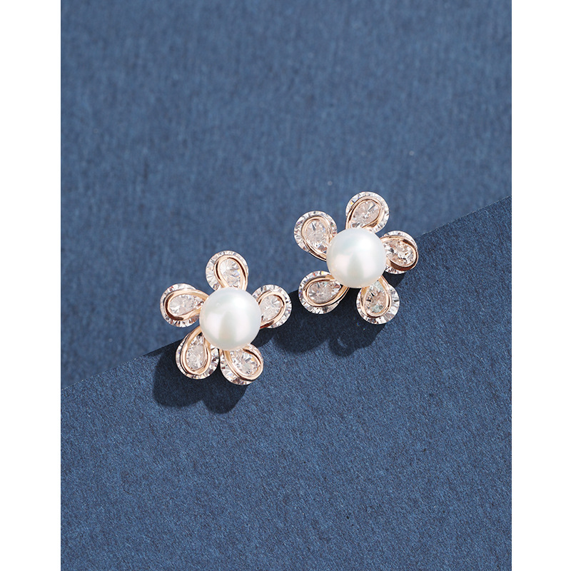 Pendientes de perlas de agua dulce de flores de circón de alta gama Pendientes de diseño de nicho de plata de ley 925 para mujer Pendientes de lujo ligero