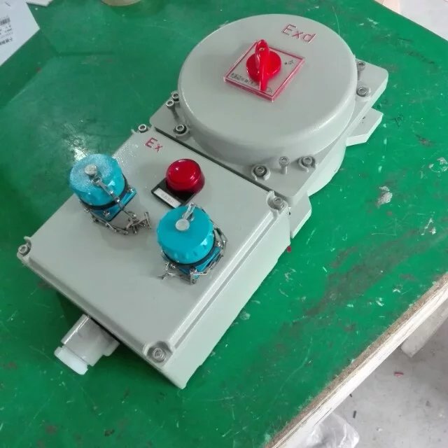 IICT4防爆电源检修箱BXX52-2/32K一进二出220V16A现场防爆插座箱