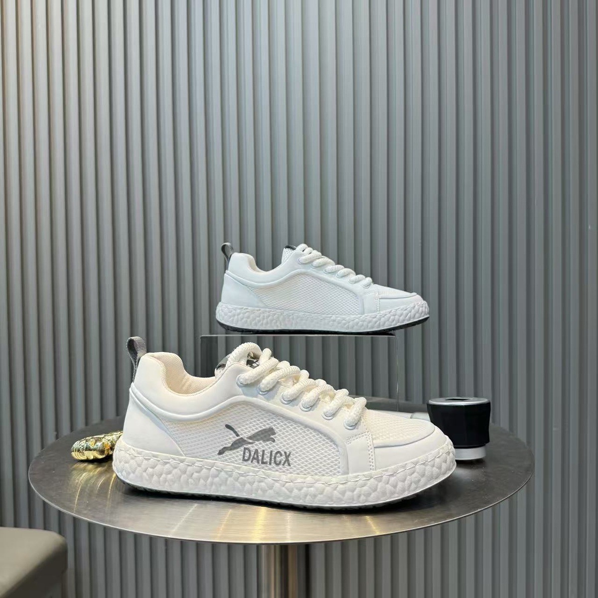 Cómodo y versátil tejido volador transpirable suela suave zapatos casuales antideslizantes zapatos de moda zapatillas de deporte de moda baja primavera y verano nuevos zapatos para hombres