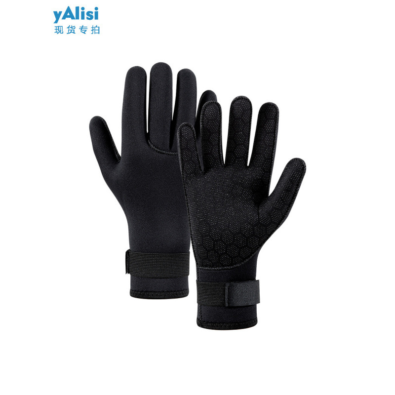 In stock: 3mm swimming and diving gloves for women, featuring non-slip, wear-resistant, and scratch-resistant properties, suitable for fishing, and designed to keep hands warm and protected from the cold, also available for men
