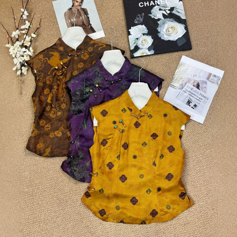 26 Summer New Chinese Style Mulberry Silk Xiangyunsha Top with Floral Pattern, Asymmetrical Collar, Colorful Buttons, and Youthful Design Shirt 26 Summer New Chinese Style Mulberry Silk Xiangyunsha Top with Floral Pattern, Asymmetrical Collar, Colorful Buttons, and Youthful Design Shirt
