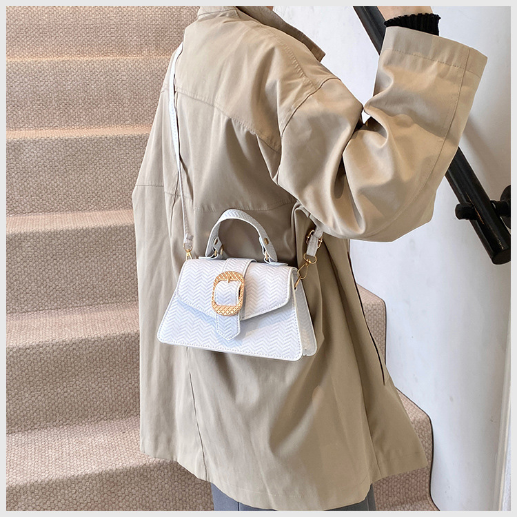Cross-border wholesale niche design commuter crossbody bag for women 2024, fashionable and versatile women's single-shoulder armpit small square bag undefined