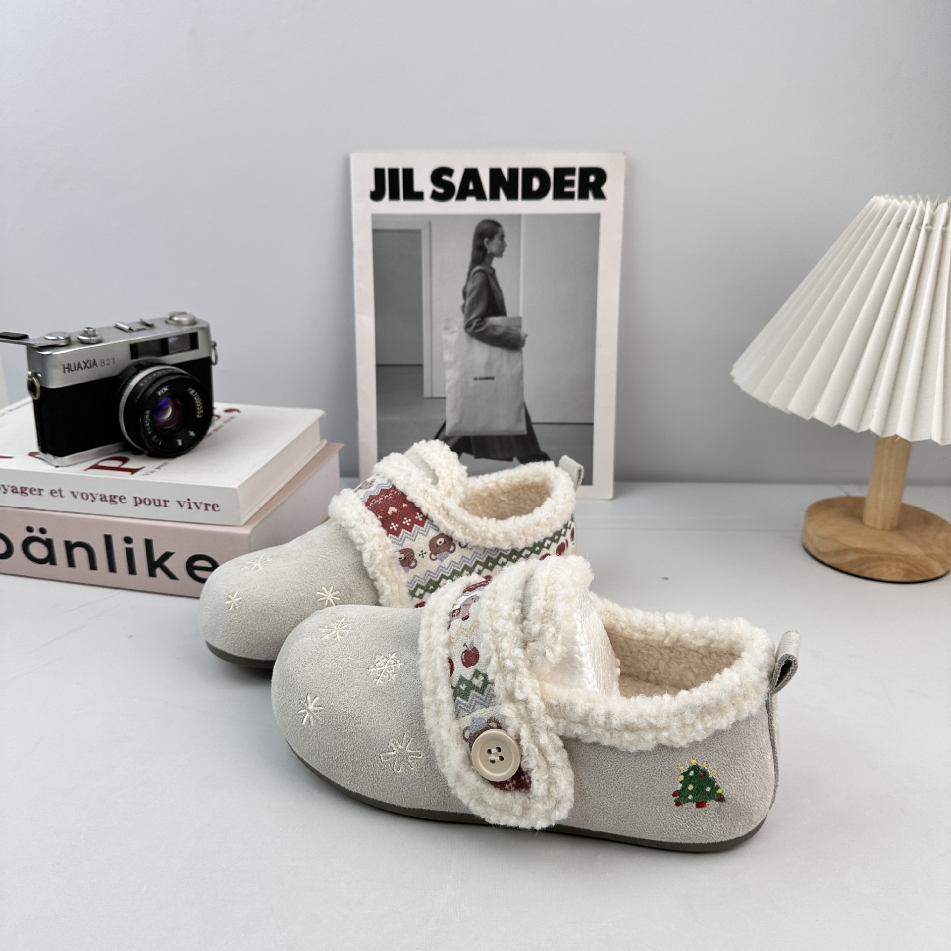 Zapatillas de lana de fondo suave de ondas largas con zapatillas de burken para mujeres 2025 calentamiento de invierno de lana retro zapatos de algodón