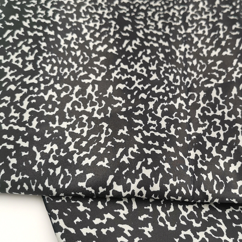 Inventario de tela de seda impresa de leopardo, ropa de dormir, sombrero de baño, ropa de mujer, almohada, tela impresa