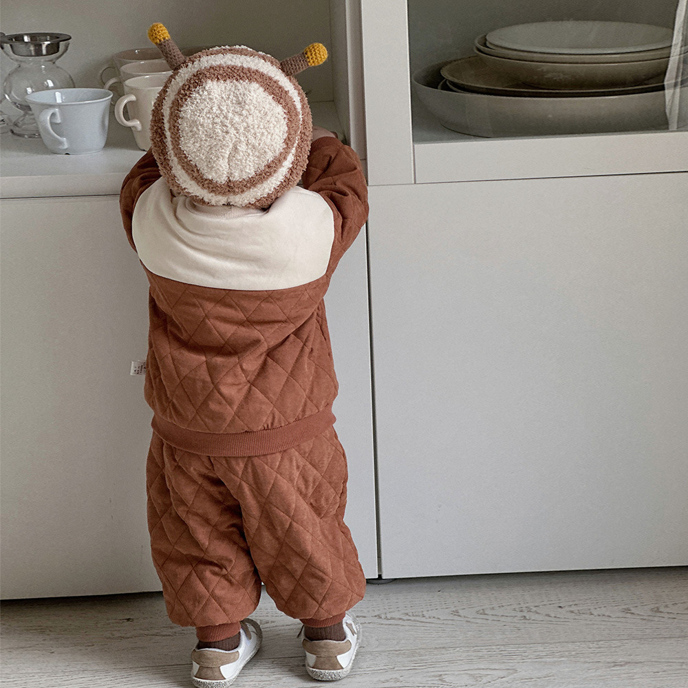 2024 nuevo bolsillo de oso de dibujos animados de estilo occidental de bebé de invierno grueso cálido cómodo y suave traje de salida de bebé