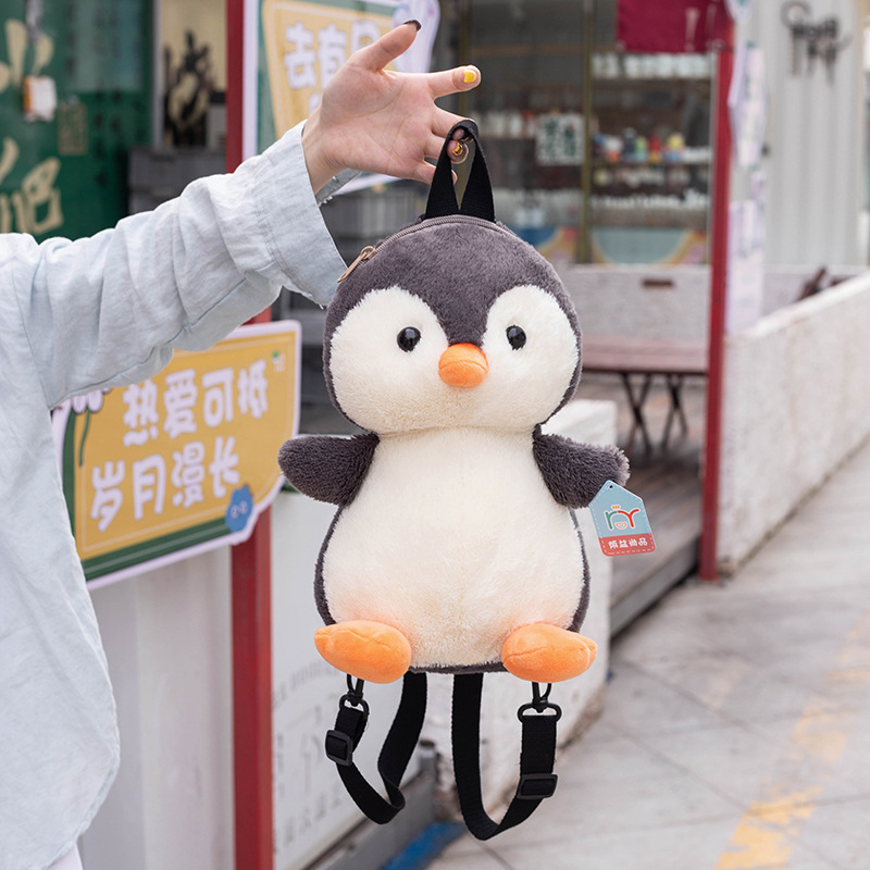 Bonitos pingüinos juguetes de peluche bufandas de invierno muñecas de dibujos animados niños mochilas agarrar muñecas al por mayor muñecas noreste