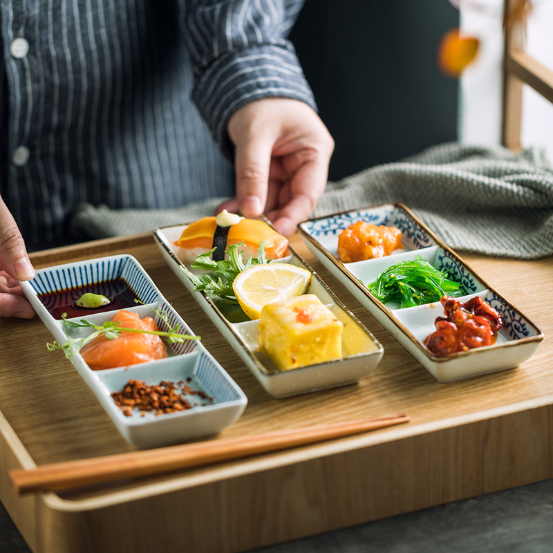 Japanese-style ceramic dipping sauce dish hot pot snack barbecue sauce dish divided sauce juice seasoning dish three-compartment barbecue flavor dish