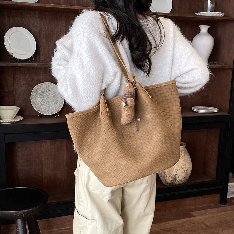 Túi tote nữ cỡ lớn đeo vai đơn giản thời trang, túi kẹp nách cá tính — Màu cà phê Không có mặt dây chuyền, Màu nâu không có mặt dây chuyền, Màu xanh lá cây không có mặt dây chuyền, Đen không có mặt dây chuyền chi tiết 25
