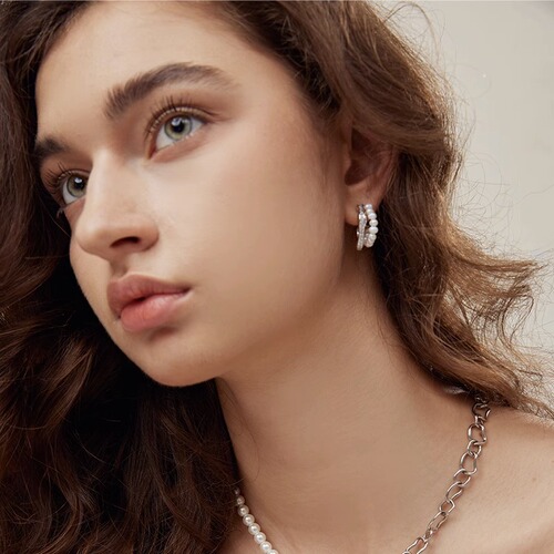 Glowing Pearl Earrings for Women, Light Luxury, Unique Design, High-End, Exquisite Diamond-Studded Earrings, Elegant and Personality, Versatile and Stylish Earrings