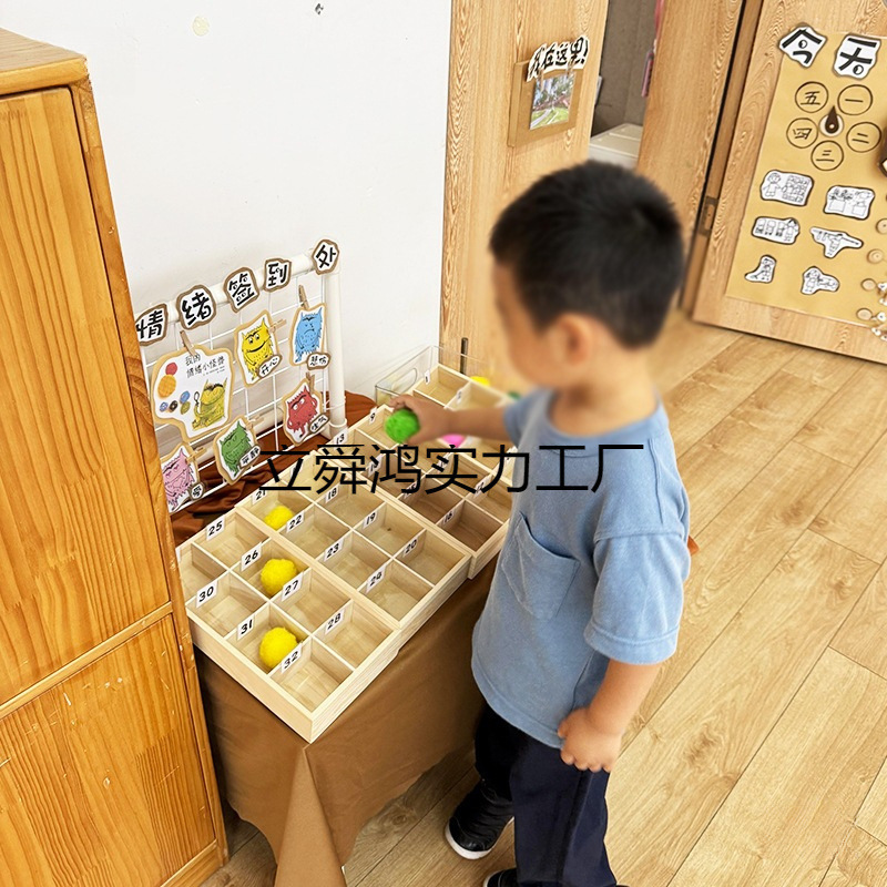 幼稚園の環創小班の創意は台の道具の子供の保護者会の区域に署名して材料を打ちます。|undefined