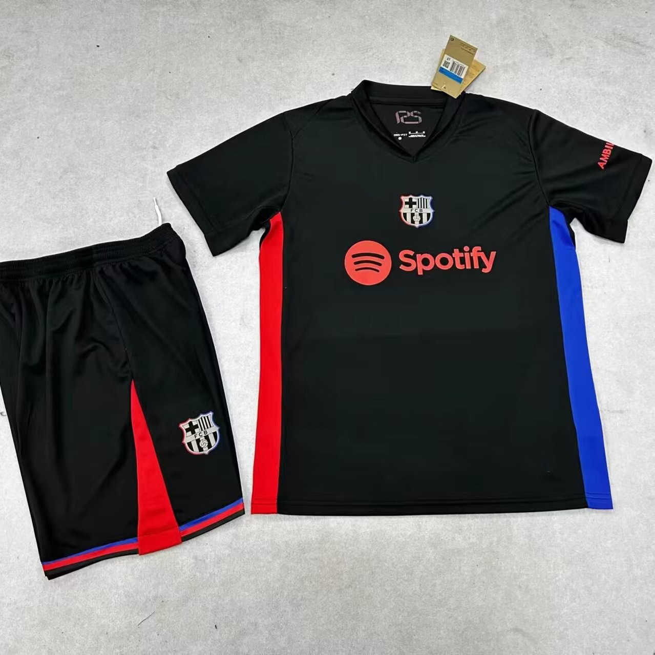 2425 Traje visitante de Barcelona