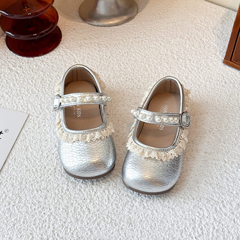 Zapatos de cuero de niñas zapatos de encaje de moda 2026 primavera nuevos zapatos de rendimiento de suela suave de niñas zapatos de princesa de perlas para niños image 4