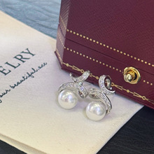 天然淡水珍珠耳钉女S925银针镶钻独特个性气质闪电流线型耳饰新款