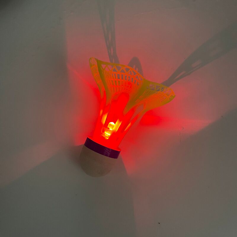 楽客発光バドミントン防風風バドミントン耐打ナイロンボールプラスチックランプ付きLED夜間発光ボール|undefined