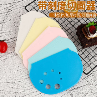 Thickened PP semicircle flour cut with scale surface plastic rice rolls scraper dough scraper cake cream scraper tool