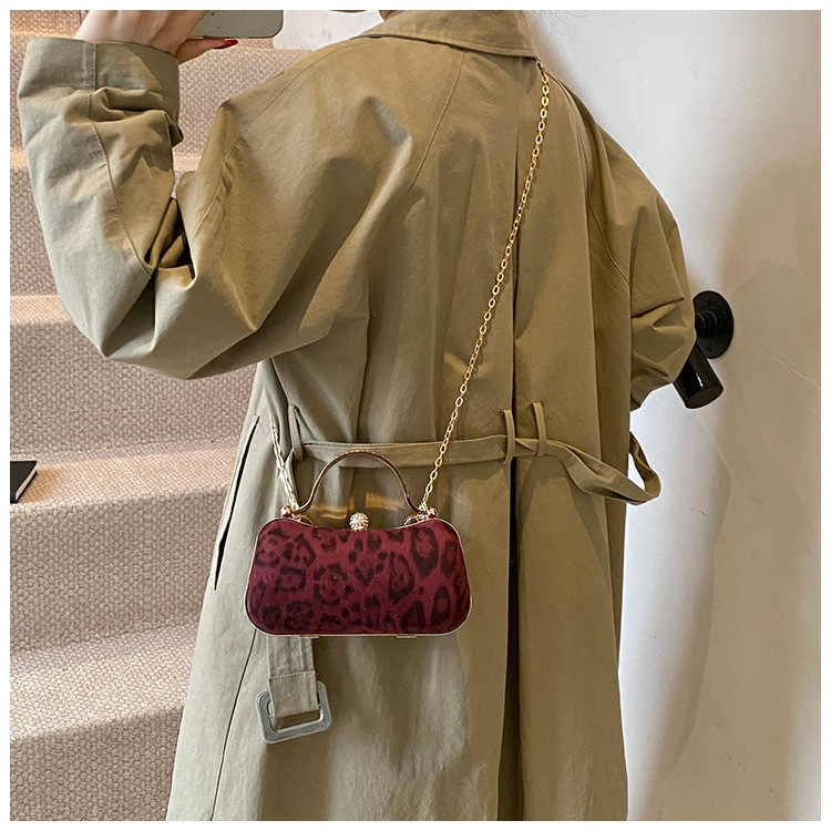European and American style leopard print chain small square bag for women, 2024 new Korean style fashionable single-shoulder bag, flared crossbody dinner bag undefined