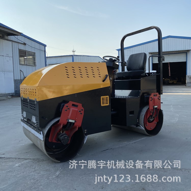 1吨座驾式压路机 双钢轮压路机厂家 液压压路机