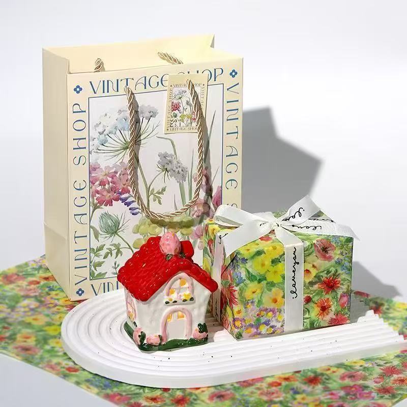 Lovely cerámica casa de fresas lámpara de noche día de San Valentín regalo de cumpleaños para niños decoración de escritorio adornos